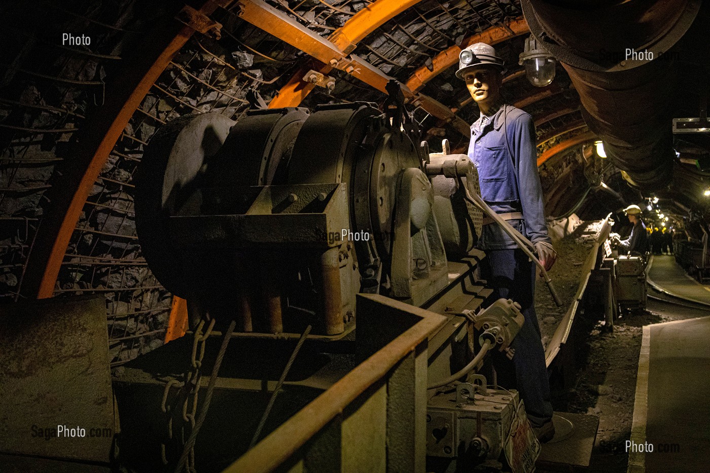 TRANSPORT DU CHARBON DANS LA GALERIE, MUSEE DE LA MINE DU NORD-PAS DE CALAIS, CENTRE HISTORIQUE MINIER LEWARDE, NORD, FRANCE 