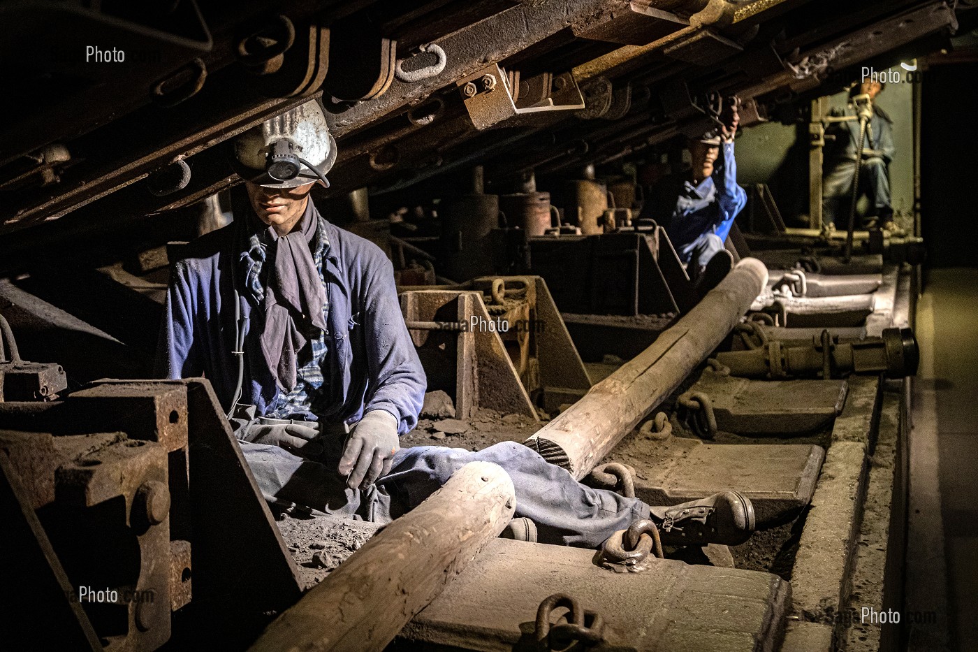MINEURS DANS LA GALERIE DE CHARBON, MUSEE DE LA MINE DU NORD-PAS DE CALAIS, CENTRE HISTORIQUE MINIER LEWARDE, NORD, FRANCE 