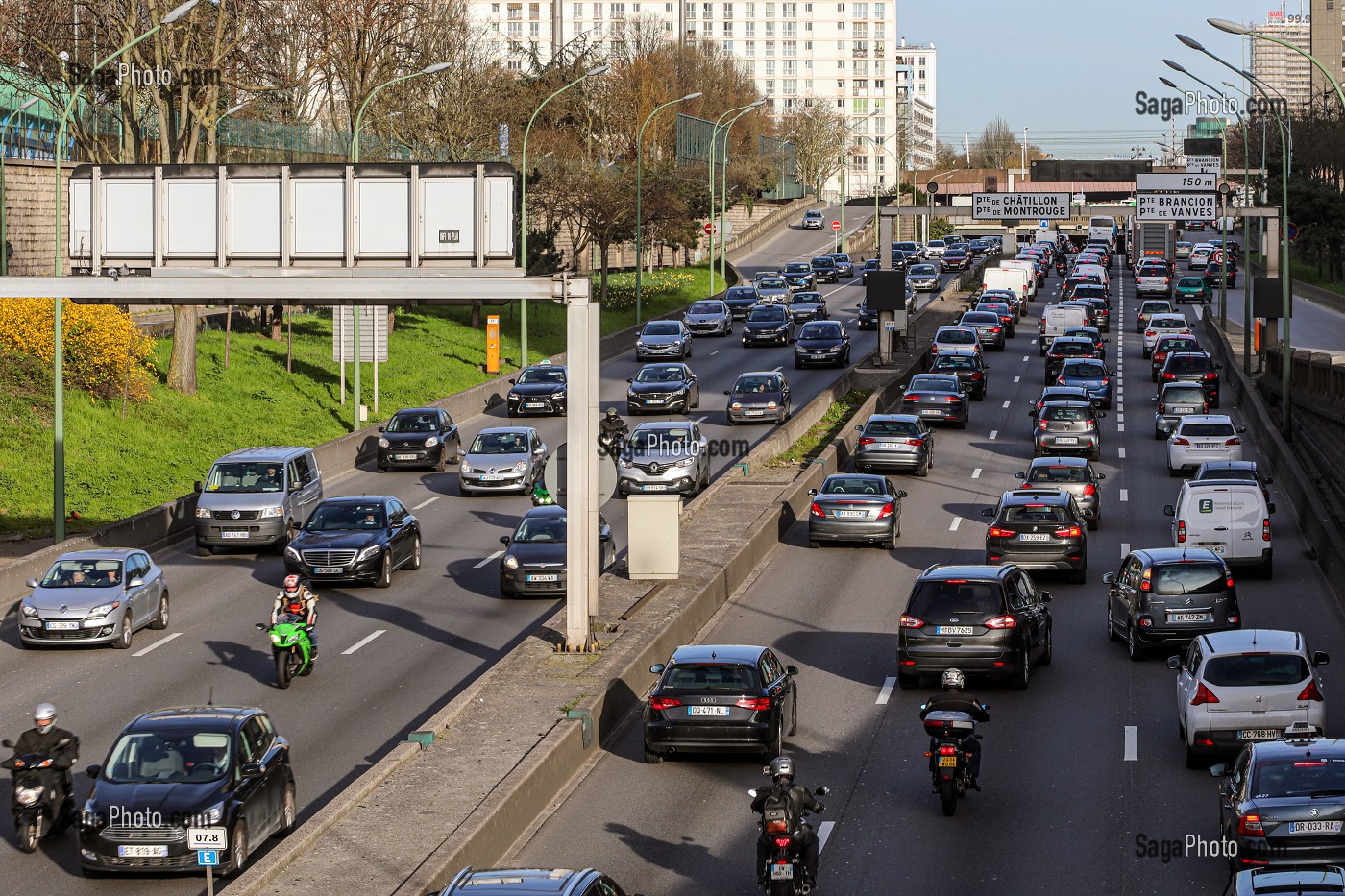 EMBOUTEILLAGE SUR LE PERIPHERIQUE PARISIEN, PORTE DE VERSAILLES, PARIS, FRANCE 