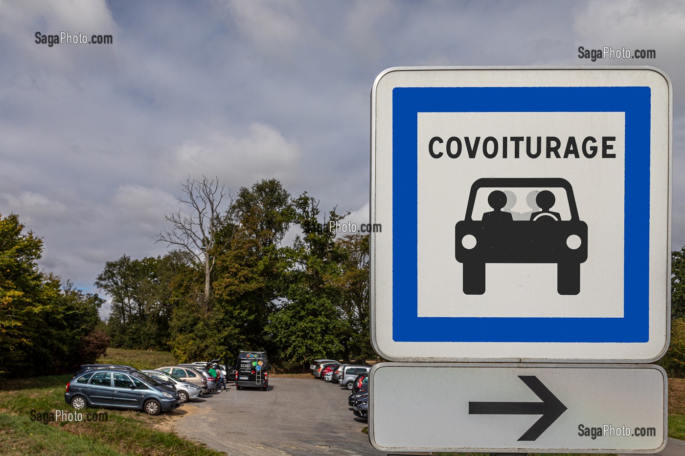 AIRE DE COVOITURAGE DE FONTENAY, CHARTRES-DE-BRETAGNE, (35) ILLE-ET-VILAINE, BRETAGNE, FRANCE 