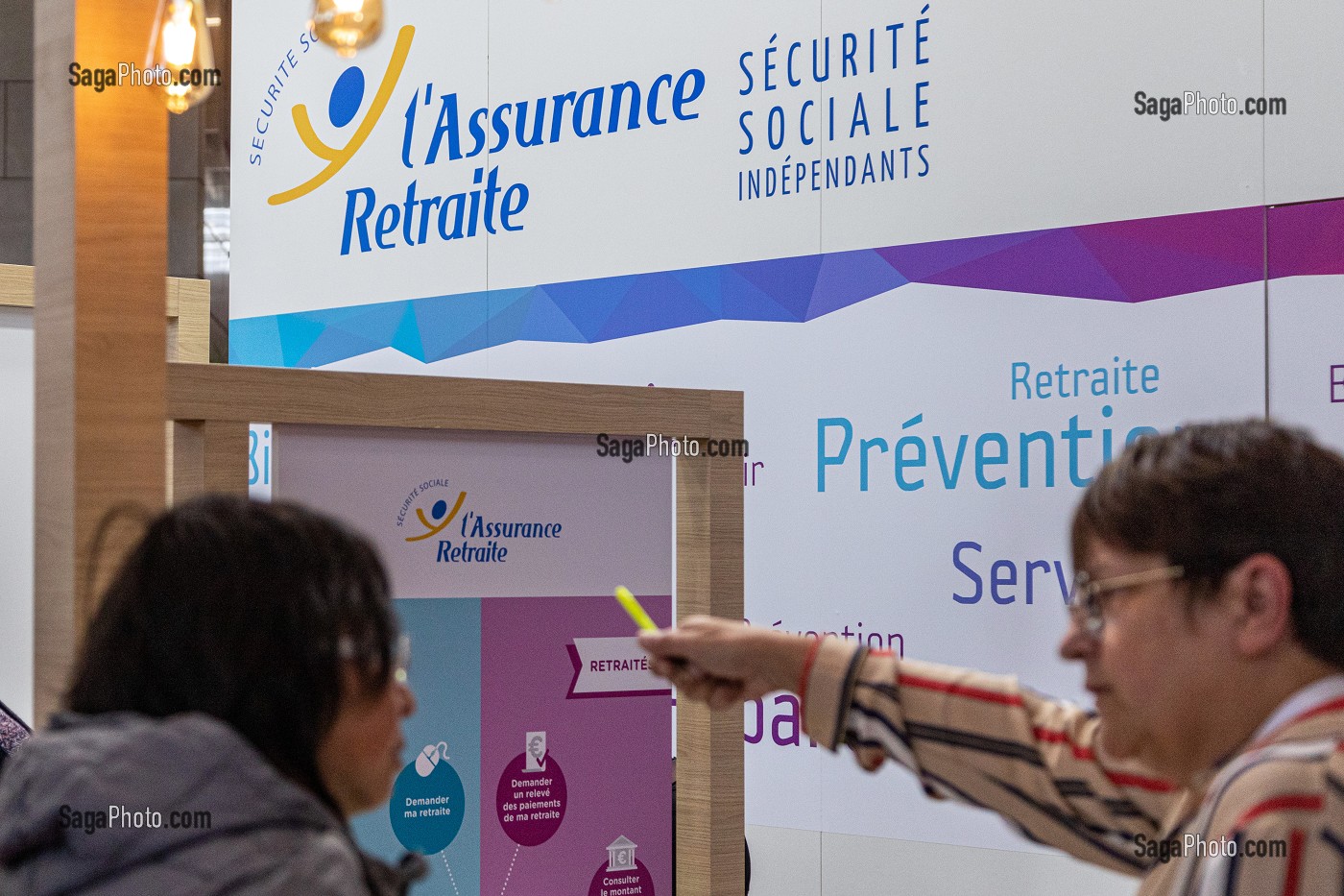 STAND DE L'ASSURANCE RETRAITE ET DE LA SECURITE SOCIALE SUR LE SALON DES SENIORS, PORTE DE VERSAILLES, (75) PARIS, FRANCE 