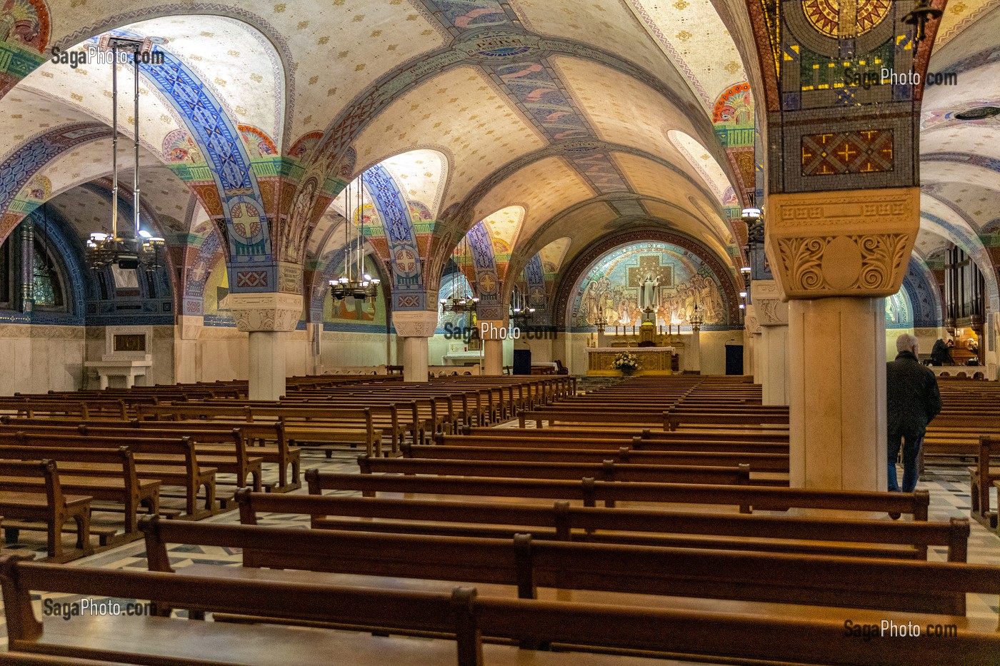 CRYPTE DE LA BASILIQUE SAINTE-THERESE DE LISIEUX CONSTRUITE EN 1929 EN L'HONNEUR DE SAINTE-THERESE DE L'ENFANT JESUS CANONISES EN 1925, STYLE ROMANO-BYZANTIN, LISIEUX, PAYS D'AUGE, CALVADOS, NORMANDIE, FRANCE 