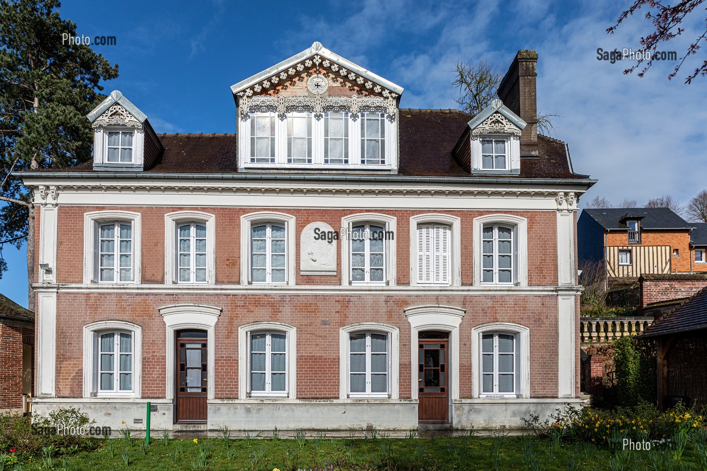 FACADE DE LA MAISON DES BUISSONNETS OU THERESE PASSE SON ENFANCE, SAINTE-THERESE DE LISIEUX OU SAINTE-THERESE DE L'ENFANT JESUS CANONISEE EN 1925, LISIEUX, PAYS D'AUGE, CALVADOS, NORMANDIE, FRANCE 