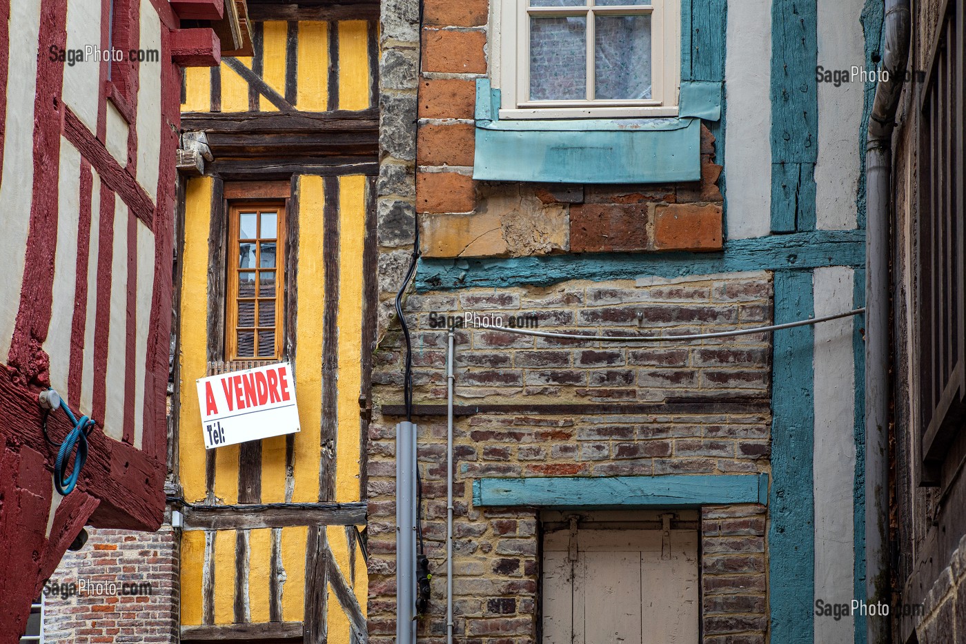 APPARTEMENT A VENDRE, ILOT D'IMMEUBLES EN COLOMBAGE, SITE HISTORIQUE, RUE ARISTIDE BRIAND, LISIEUX, PAYS D'AUGE, CALVADOS, NORMANDIE, FRANCE 