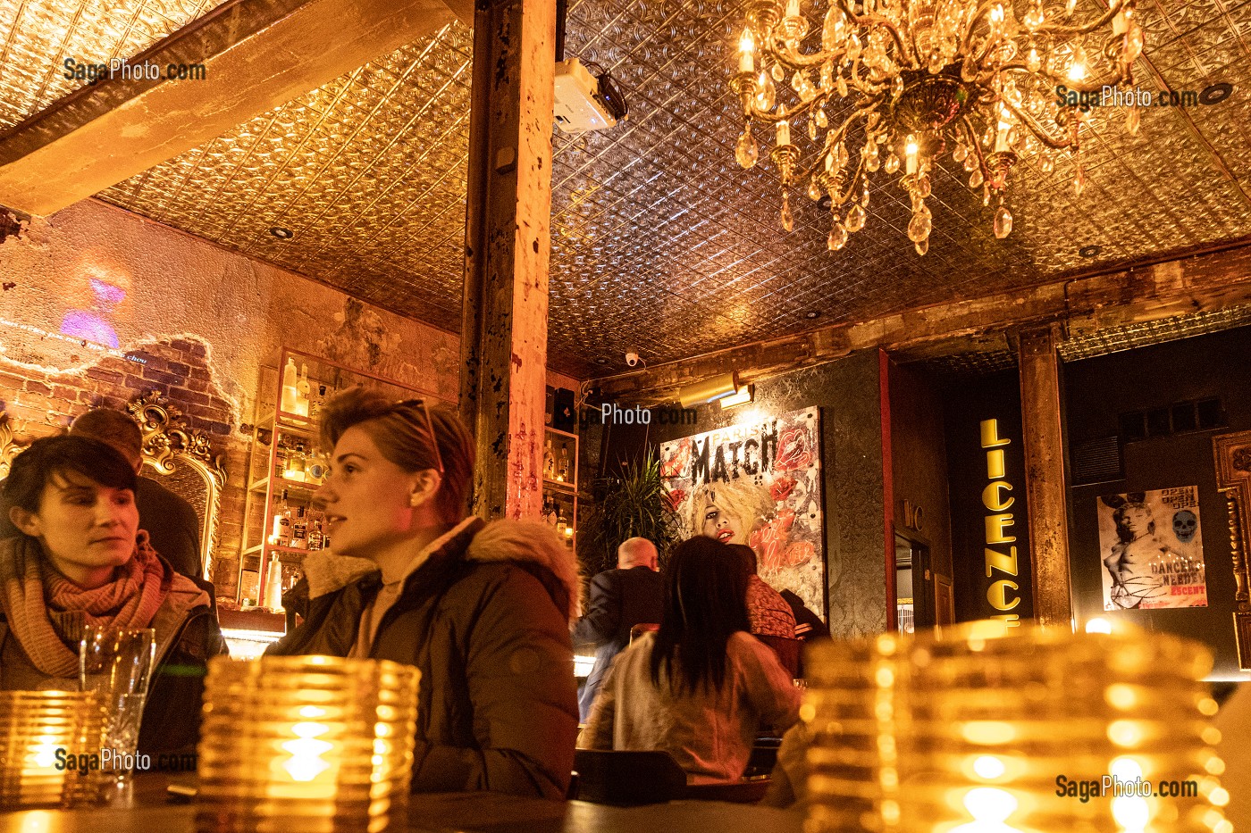 AMBIANCE DE BAR PUB DE NUIT, RUE SAINT-PAUL, MONTREAL, QUEBEC, CANADA 