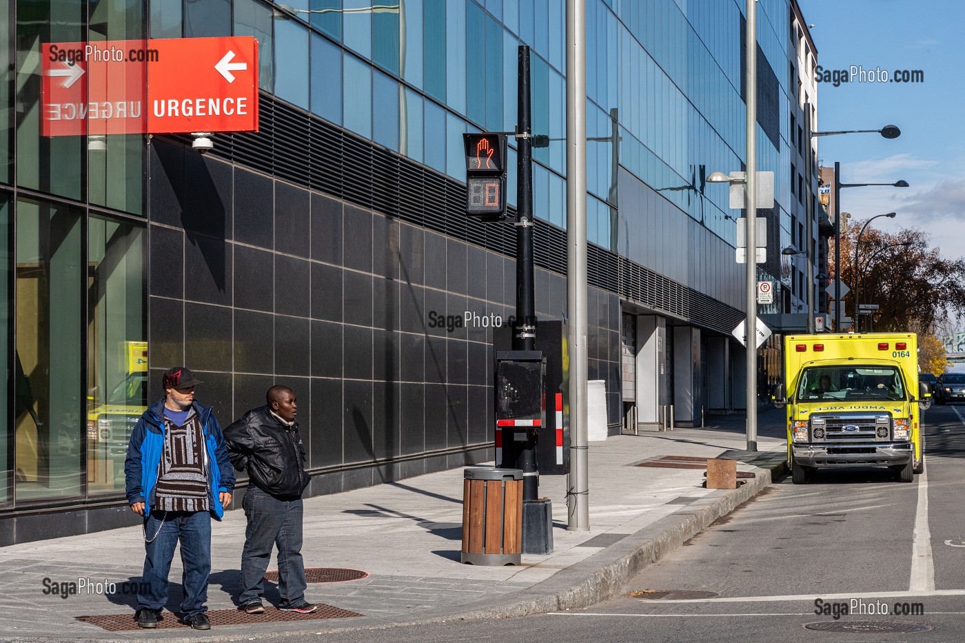 SERVICE DES URGENCES ET AMBULANCE PARAMEDIC D'URGENCE SANTE, CHUM (CENTRE HOSPITALIER UNIVERSITAIRE), RUE VIGER, MONTREAL, QUEBEC, CANADA 