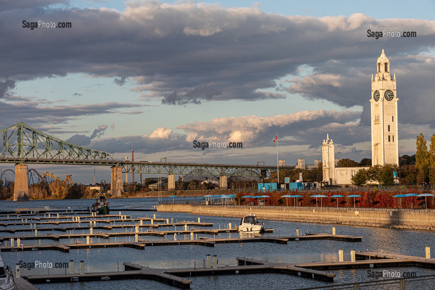 BASSIN ET TOUR DE L'HORLOGE, FLEUVE SAINT-LAURENT, VILLE DE MONTREAL, QUEBEC, CANADA 