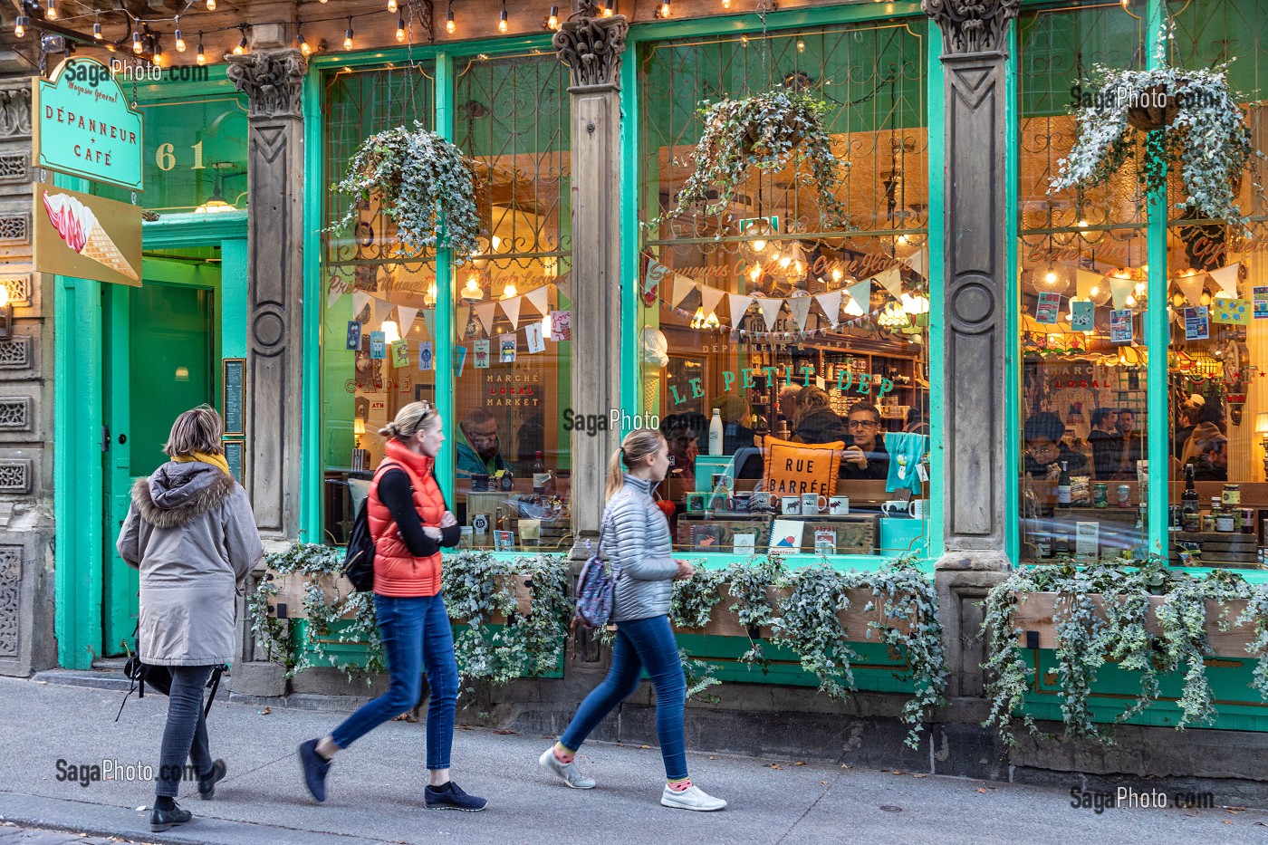 LE PETIT DEP, LIEU BRANCHE CHALEUREUX, DEPANNEUR ET CAFE LUNCH BAR, RUE SAINT-PAUL, MONTREAL, QUEBEC, CANADA 