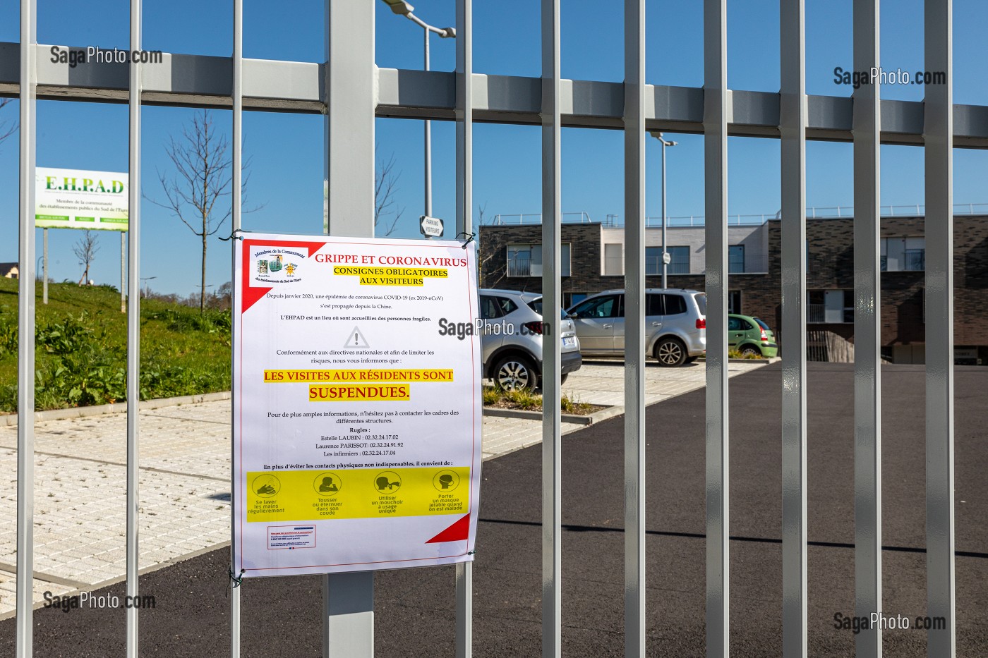 VISITES SUSPENDUES AUX RESIDENTS DE L'EHPAD, MESURES SANITAIRES DE PREVENTION FACE A LA GRIPPE ET CORONAVIRUS, RUGLES, EURE, NORMANDIE, FRANCE 