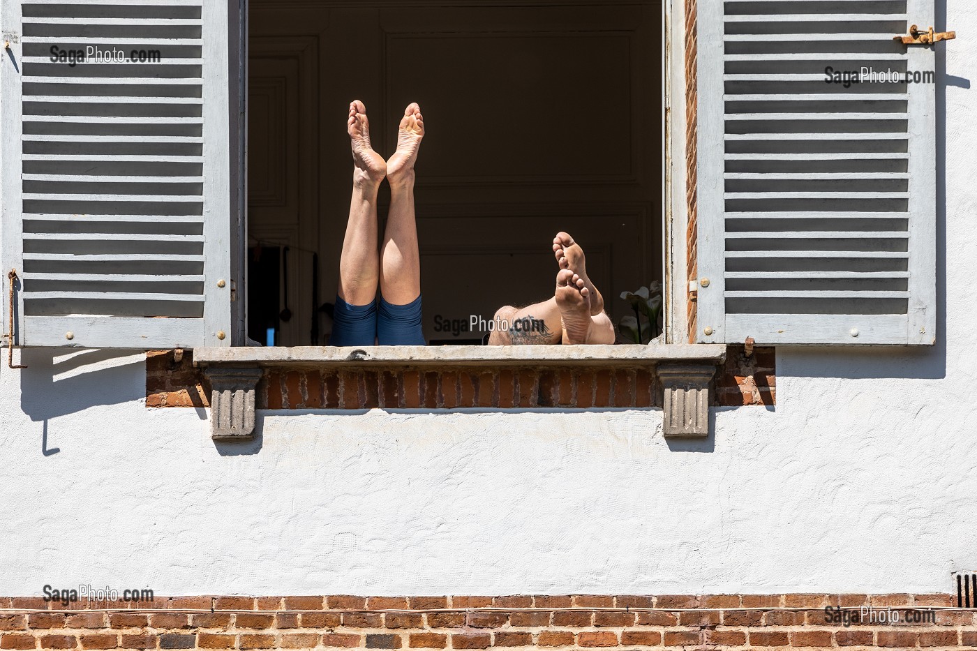 UNE VIE DE CONFINE, PRENDRE SON PIED, RUGLES, EURE, NORMANDIE, FRANCE, EUROPE 