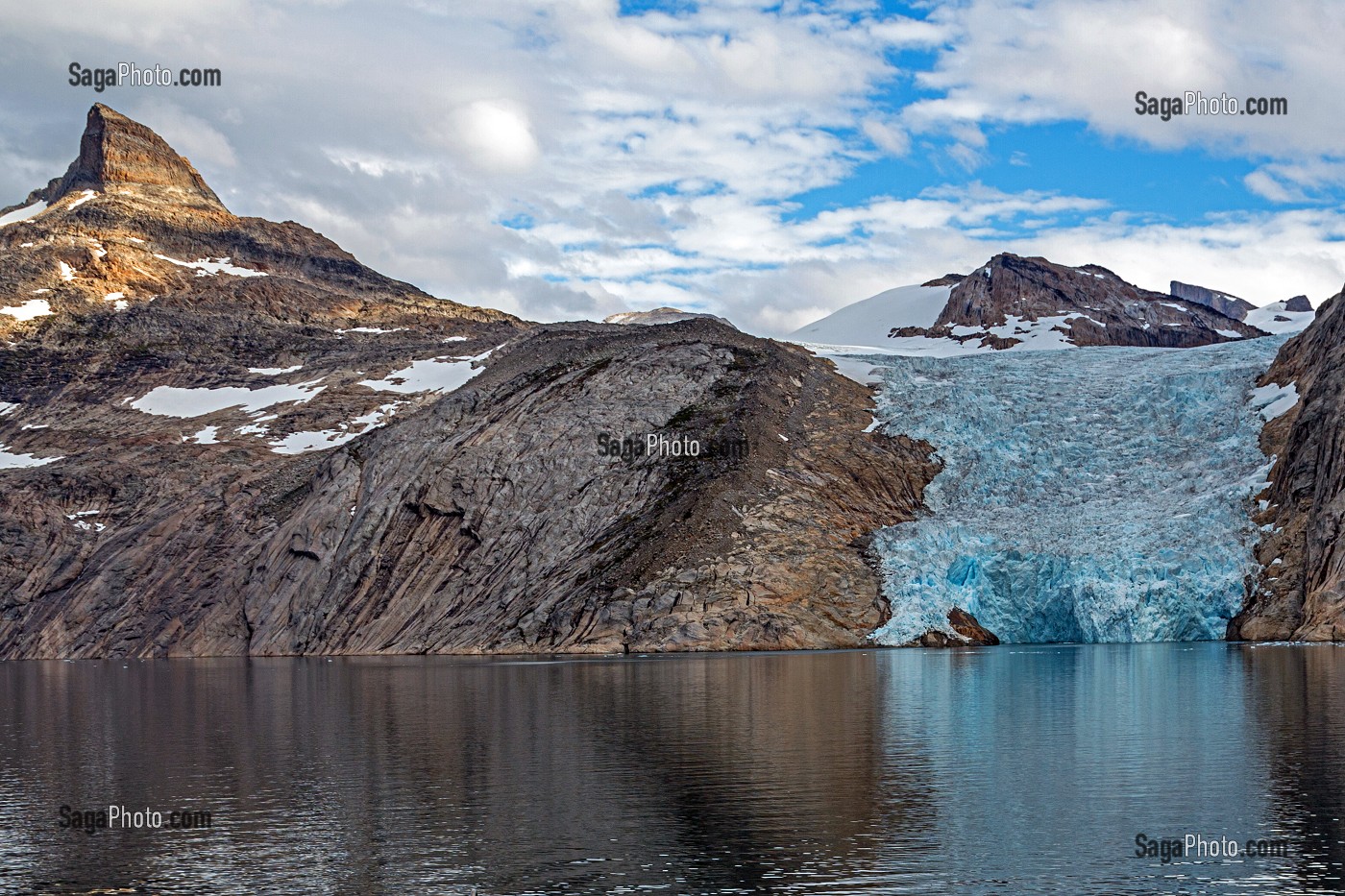 PAYSAGE DE LA LANGUE GLACIAIRE DU GLACIER DE COULEUR BLEUE, BATEAU DE CROISIERE ASTORIA, FJORD DU DETROIT DE PRINCE CHRISTIAN SUND, GROENLAND 
