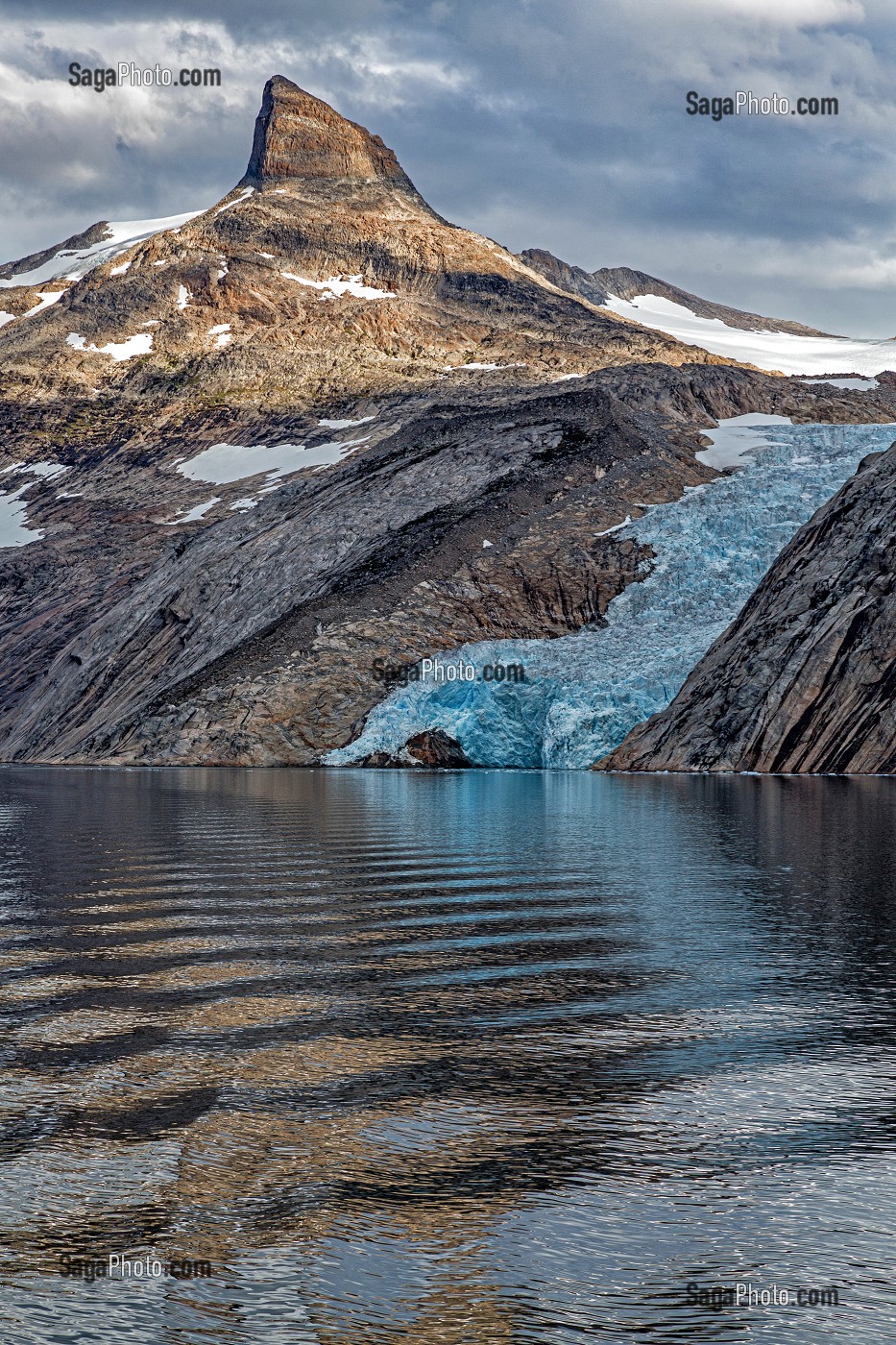 PAYSAGE DE LA LANGUE GLACIAIRE DU GLACIER DE COULEUR BLEUE, BATEAU DE CROISIERE ASTORIA, FJORD DU DETROIT DE PRINCE CHRISTIAN SUND, GROENLAND 