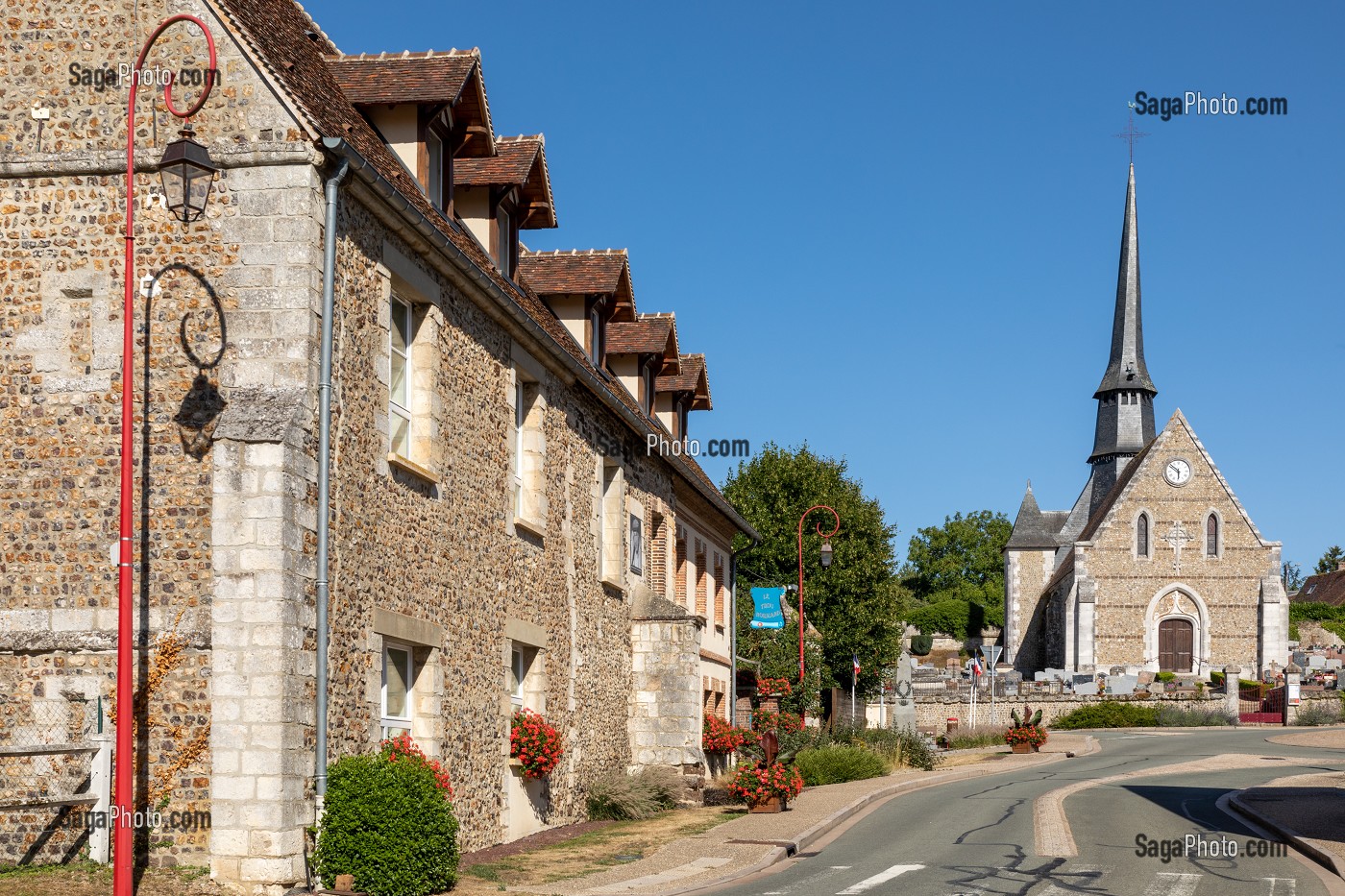 GITE RURAL DU TROU NORMAND AYANT SERVI DE DECOR AU FILM DE JEAN BOYER AVEC BOURVIL ET BRIGITTE BARDOT, LA VIEILLE-LYRE, NORMANDIE, FRANCE 