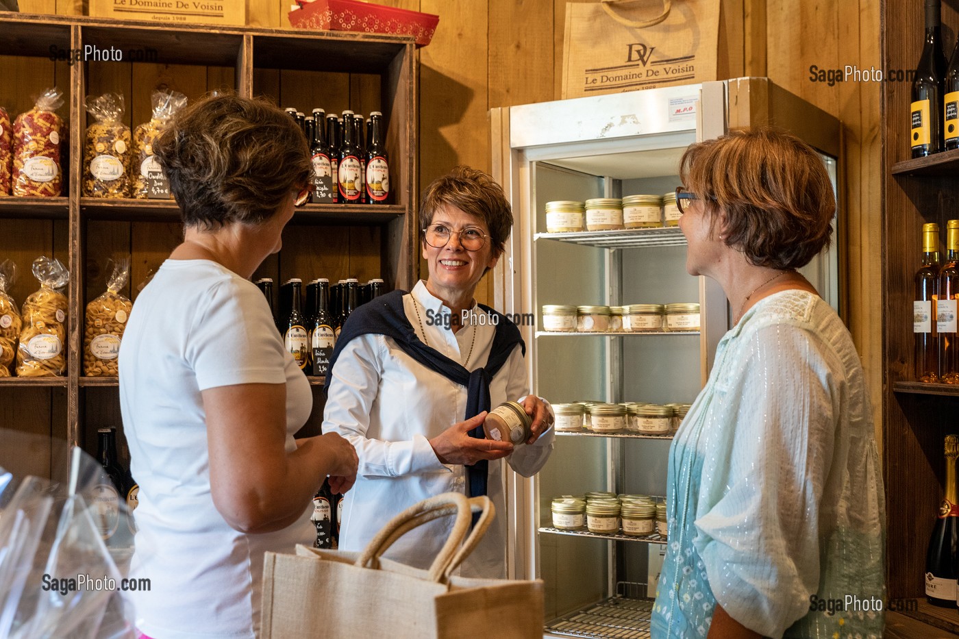 CONSEIL DE LA CLIENTELE, BOUTIQUE A LA FERME, PRODUCTEUR DE FOIE GRAS ET DE CONSERVES A BASE DE CANARD, DOMAINE DE VOISIN, TILLAY-LE-PENEUX, EURE-ET-LOIR, FRANCE 