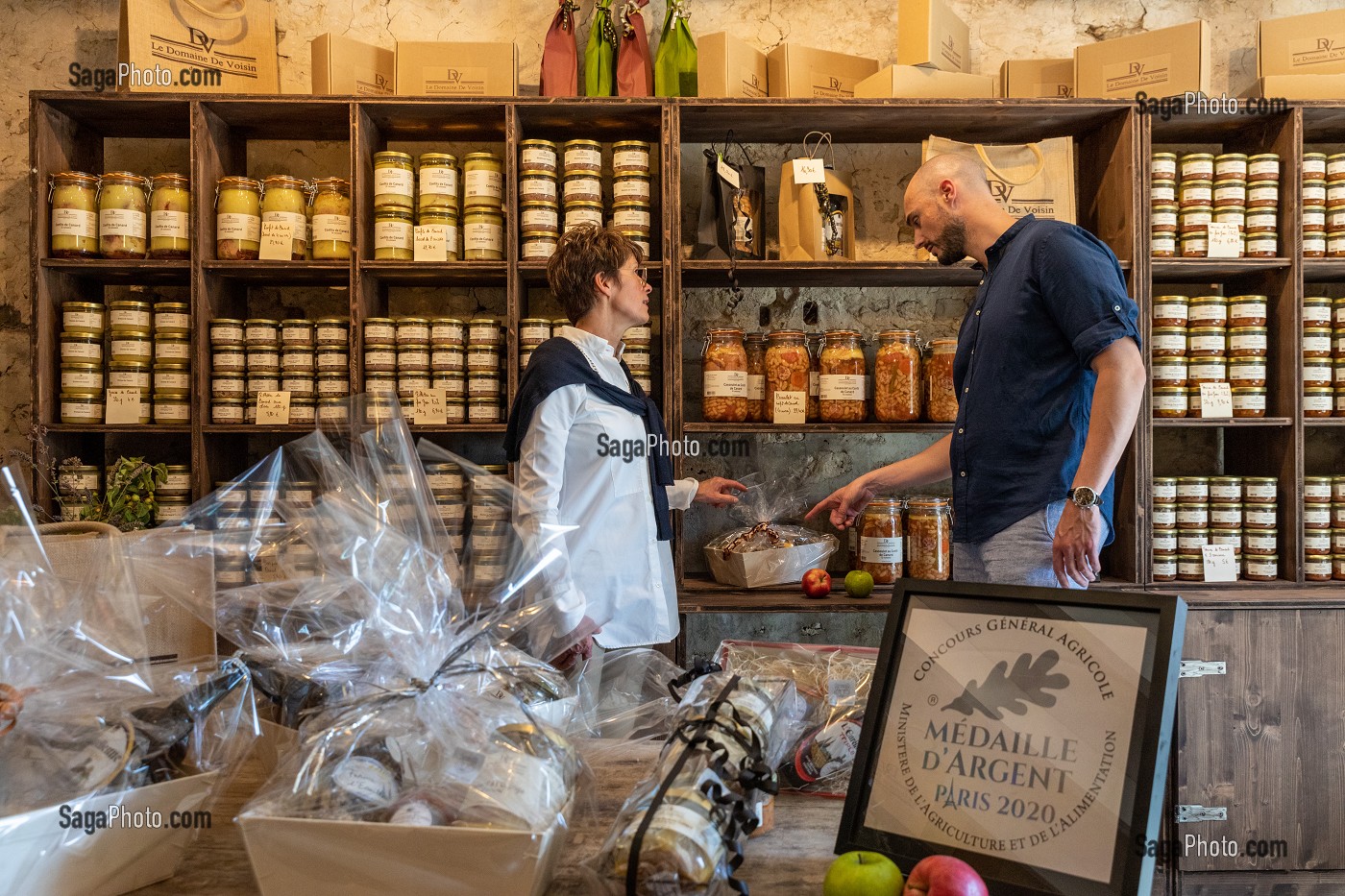 CONSEIL DE LA CLIENTELE, BOUTIQUE A LA FERME, PRODUCTEUR DE FOIE GRAS ET DE CONSERVES A BASE DE CANARD, DOMAINE DE VOISIN, TILLAY-LE-PENEUX, EURE-ET-LOIR, FRANCE 