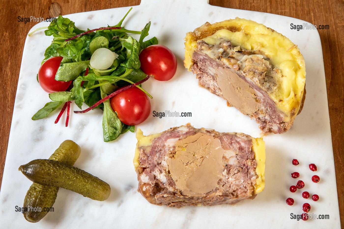 TERRINE AU FOIE GRAS DE CANARD, PRODUCTEUR DE FOIE GRAS ET DE CONSERVES A BASE DE CANARD, DOMAINE DE VOISIN, TILLAY-LE-PENEUX, (28) EURE-ET-LOIR, CENTRE-VAL DE LOIRE, FRANCE 