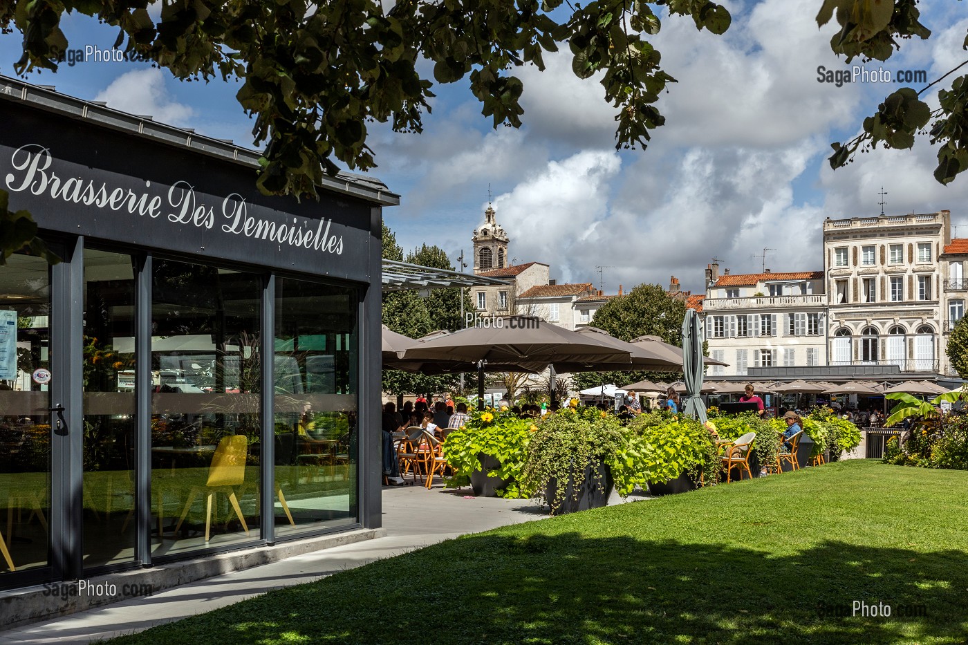 BRASSERIE DES DEMOISELLES, PLACE COLBERT, ROCHEFORT, CHARENTE-MARITIME, FRANCE 