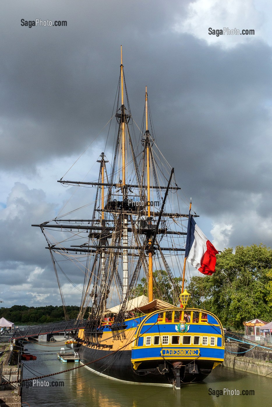 FREGATE L'HERMIONE DANS SON PORT D'ATTACHE, ROCHEFORT, CHARENTE-MARITIME, FRANCE 