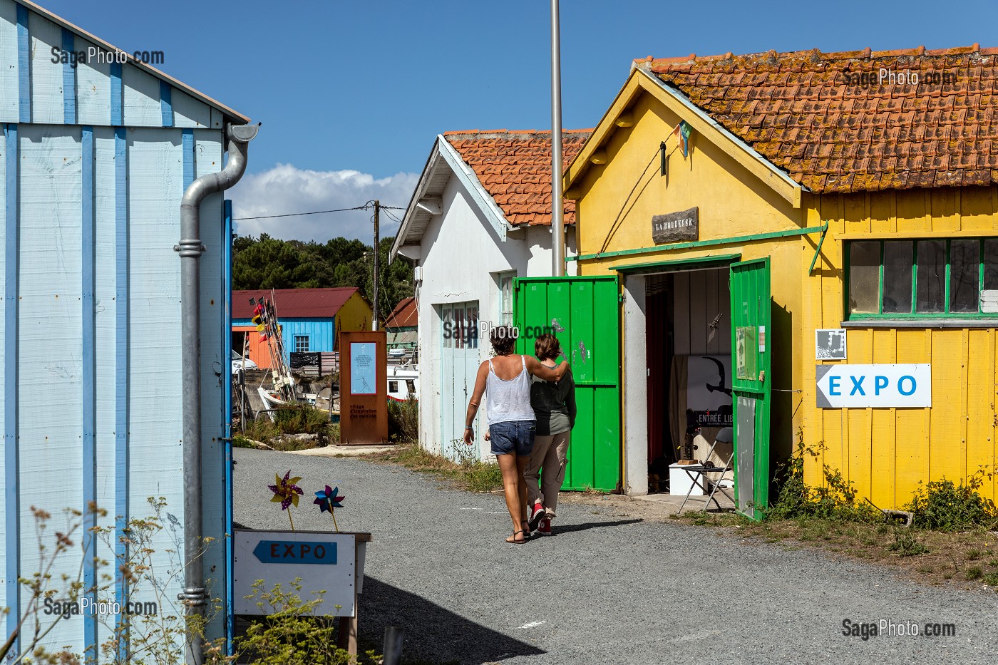 LES CABANES COLOREES, ANCIENNES CABANES DE PECHEURS TRANSFORMES EN ATELIER D'ARTISTES, SAINT-TROJAN-LES-BAINS, ILE D'OLERON, CHARENTE-MARITIME, FRANCE 