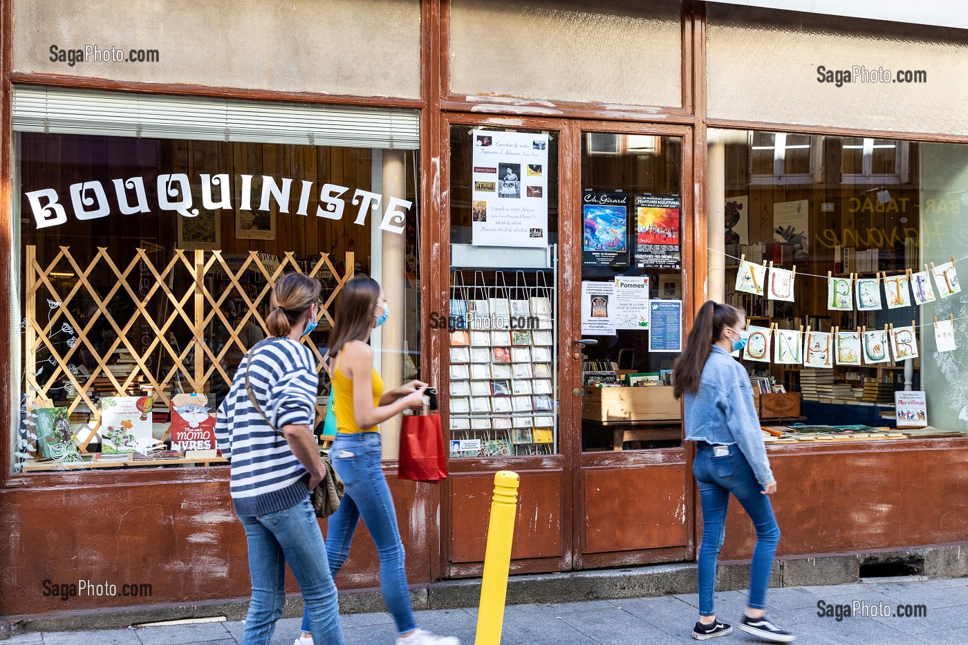 LIBRAIRIE BOUQUINISTE AU PETIT BONHEUR, CENTRE ANCIEN DE LA VILLE D'AUBUSSON, CREUSE, FRANCE 