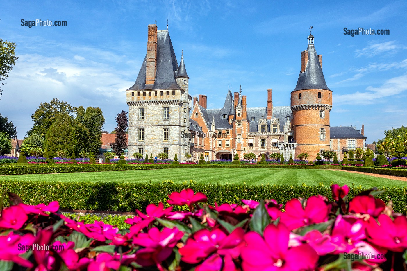 JARDIN A LA FRANCAISE REALISE SUIVANT LES PLANS DU JARDINIER DU ROI LOUIS XIV, ANDRE LE NOTRE, CHATEAU DE MAINTENON, EURE-ET-LOIR (28), FRANCE 