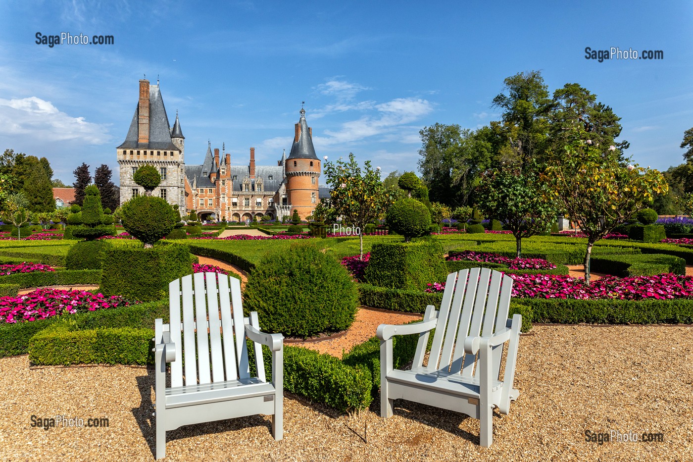 JARDIN A LA FRANCAISE REALISE SUIVANT LES PLANS DU JARDINIER DU ROI LOUIS XIV, ANDRE LE NOTRE, CHATEAU DE MAINTENON, EURE-ET-LOIR (28), FRANCE 