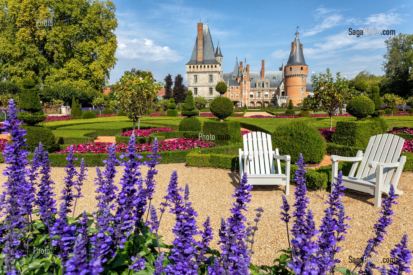 JARDIN A LA FRANCAISE REALISE SUIVANT LES PLANS DU JARDINIER DU ROI LOUIS XIV, ANDRE LE NOTRE, CHATEAU DE MAINTENON, EURE-ET-LOIR (28), FRANCE 