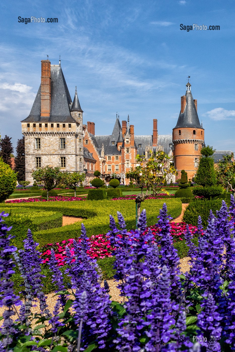 JARDIN A LA FRANCAISE REALISE SUIVANT LES PLANS DU JARDINIER DU ROI LOUIS XIV, ANDRE LE NOTRE, CHATEAU DE MAINTENON, EURE-ET-LOIR (28), FRANCE 