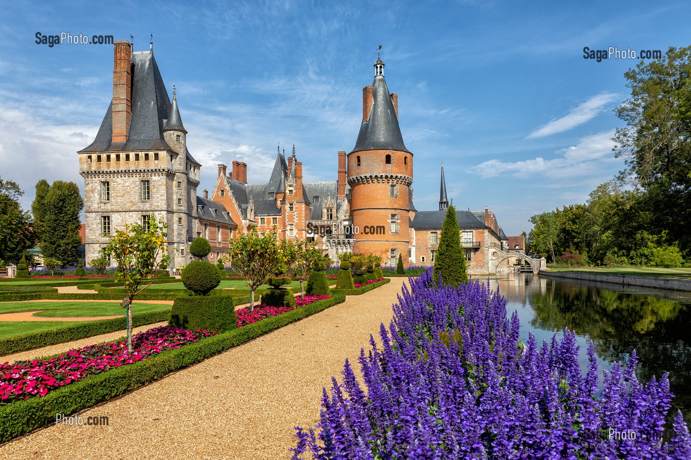 JARDIN A LA FRANCAISE REALISE SUIVANT LES PLANS DU JARDINIER DU ROI LOUIS XIV, ANDRE LE NOTRE, CHATEAU DE MAINTENON, EURE-ET-LOIR (28), FRANCE 