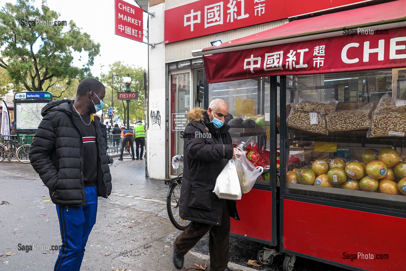 QUARTIER CHINOIS A LA SORTIE DU METRO BELLEVILLE, PARIS 20EME, FRANCE 