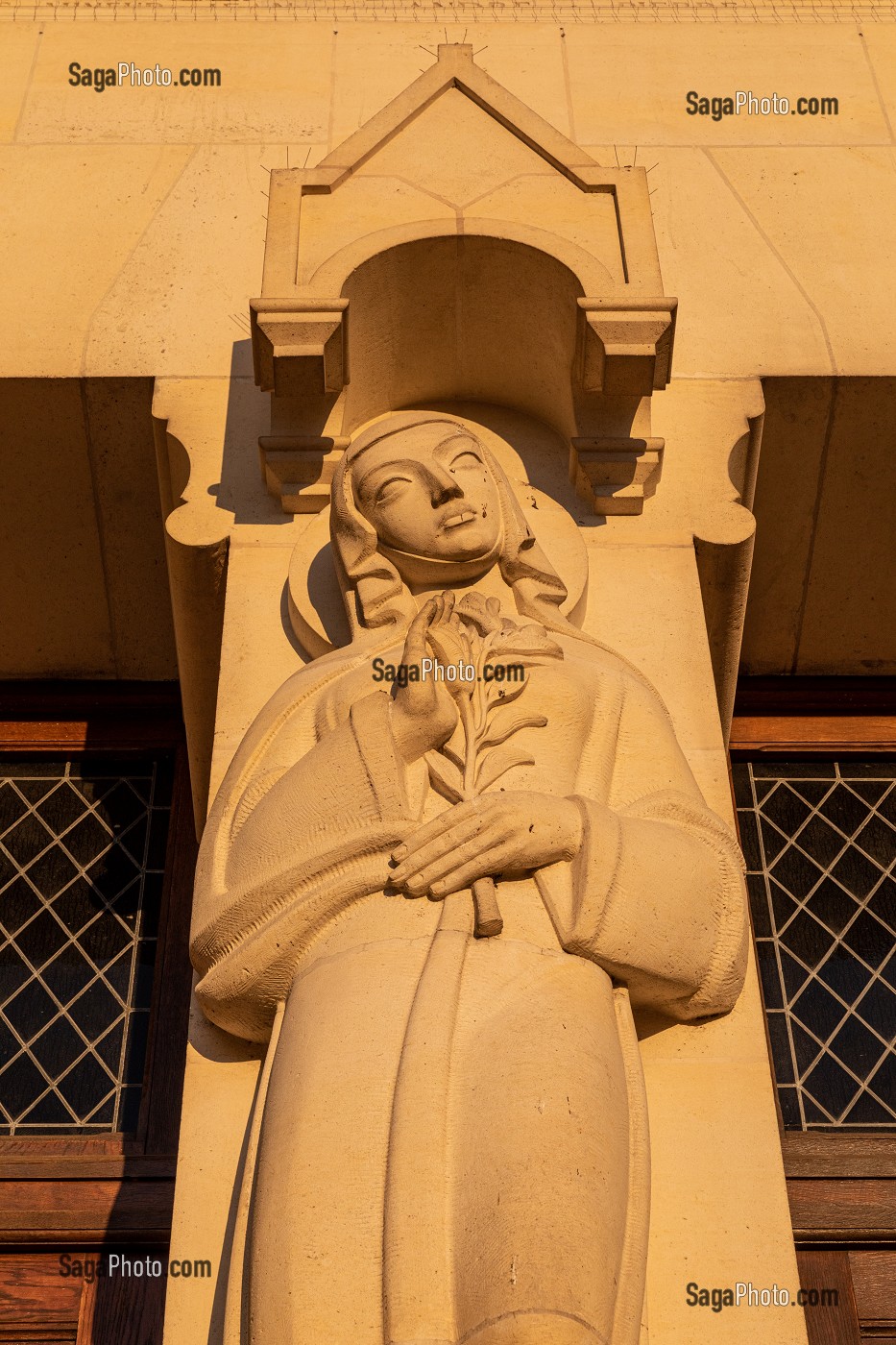 FACADE DE LA BASILIQUE SAINTE-THERESE DE LISIEUX, HAUT-LIEU DE PELERINAGE, LISIEUX, CALVADOS, FRANCE 