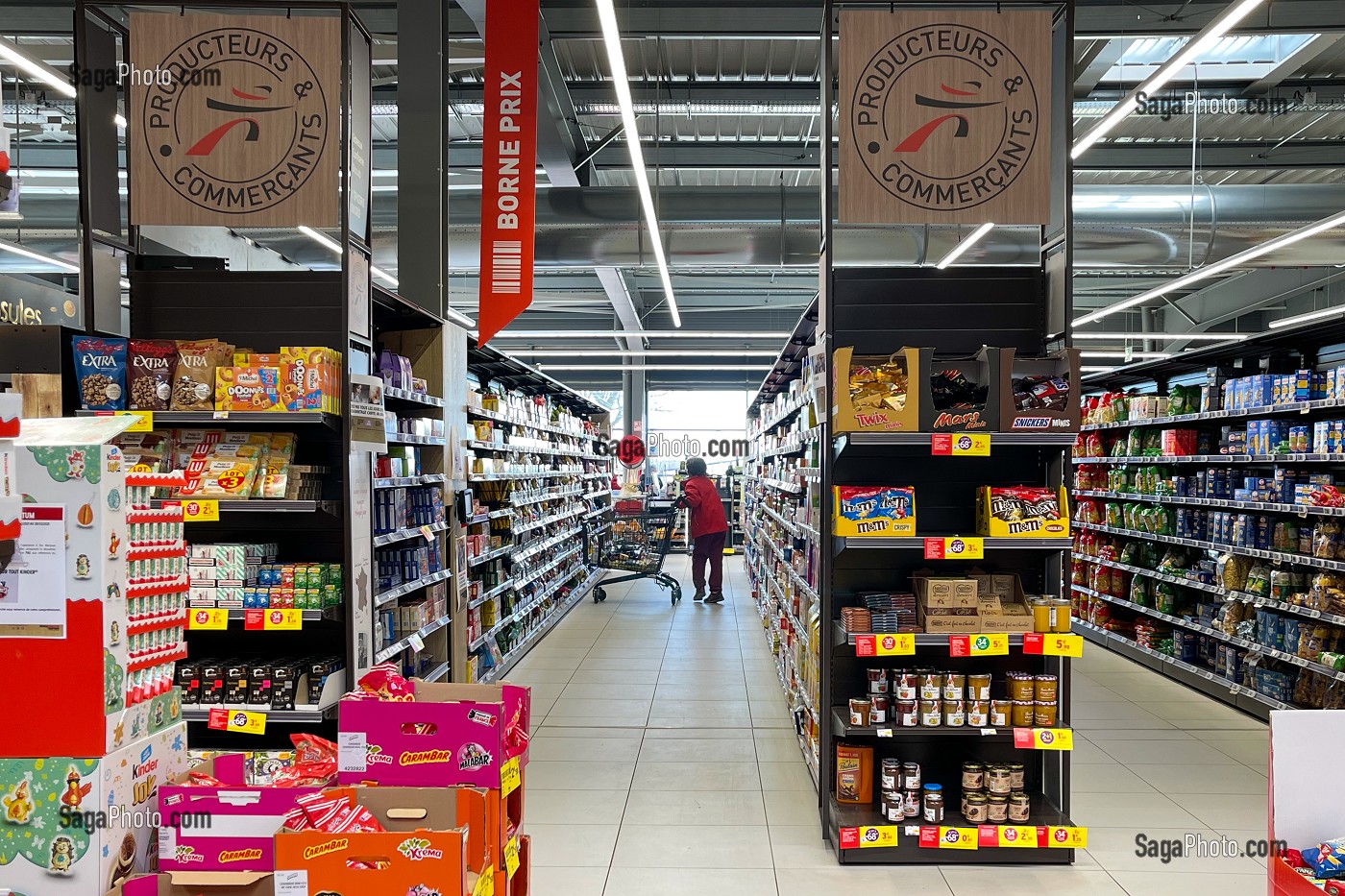 LES RAYONNAGE DE CONSERVES, CENTRE COMMERCIAL INTERMARCHE, RUGLES, EURE, FRANCE 