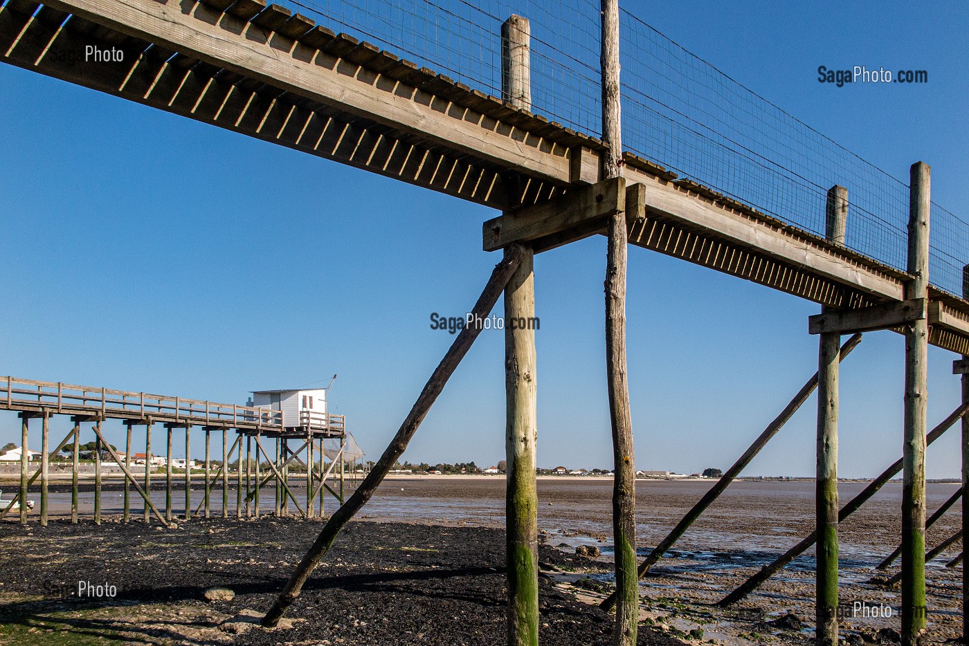 CARRELETS DE PECHE, PECHERIE SUR PILOTIS, FOURAS, CHARENTE-MARITIME (17), FRANCE 