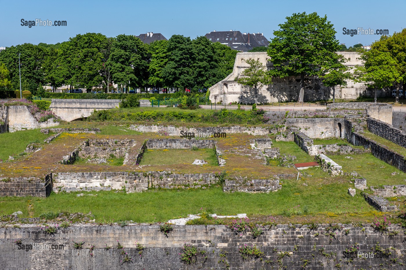 ANCIEN DONJON, CHATEAU DE CAEN CONSTRUIT VERS 1060 (XI EME SIECLE) PAR GUILLAUME LE CONQUERANT, RESIDENCE DES DUCS DE NORMANDIE, CAEN (14), NORMANDIE, FRANCE 