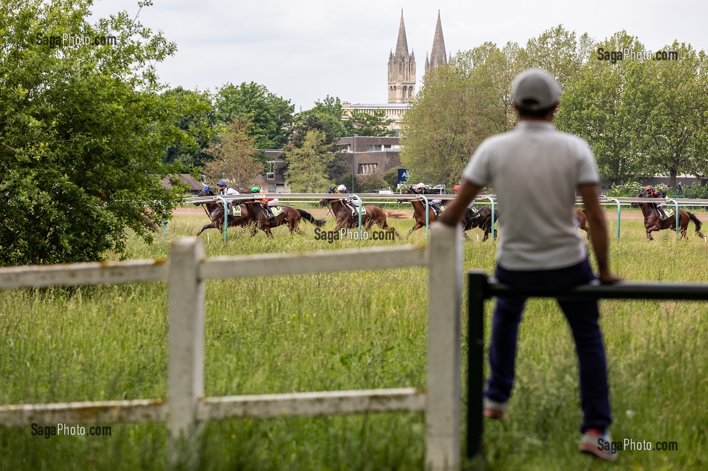 COURSES HIPPIQUES SUR L'HIPPODROME EN CENTRE-VILLE, LA PRAIRIE, CAEN, CALVADOS, NORMANDIE, FRANCE 