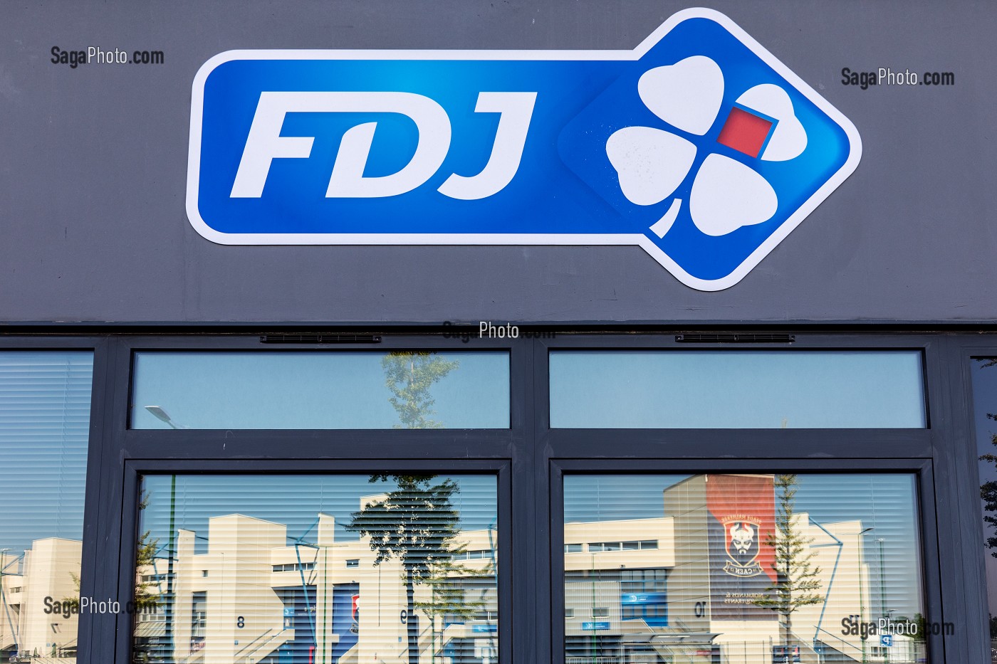 BOUTIQUE DE LA FRANCAISE DES JEUX (FDJ) DEVANT LE STADE MALHERBE D'ORNANO, CAEN, CALVADOS, NORMANDIE, FRANCE 