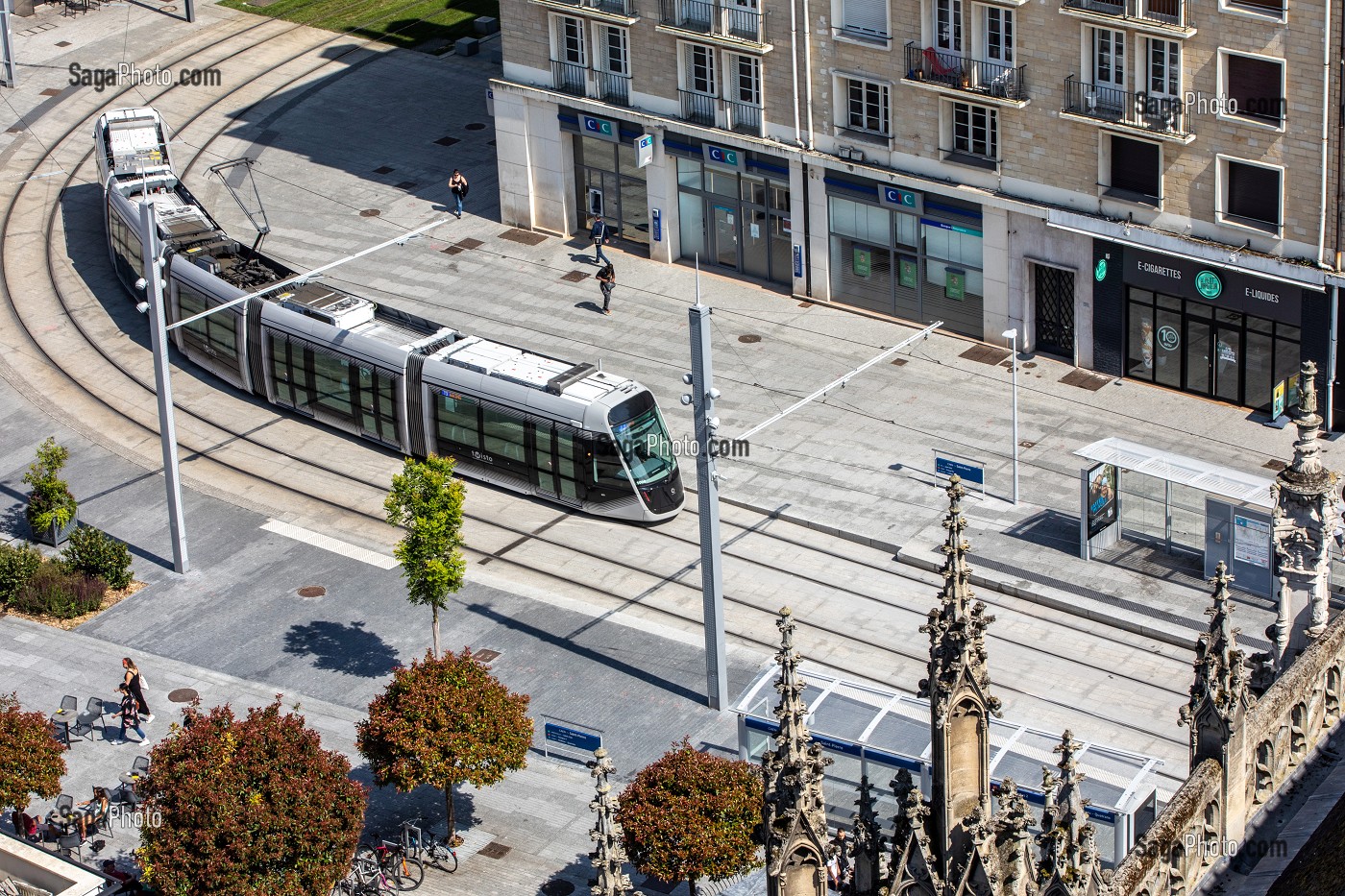 TRAMWAY DE LA VILLE, PLACE SAINT-PIERRE, CAEN, CALVADOS, NORMANDIE, FRANCE 