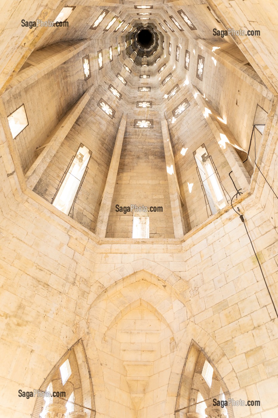 INTERIEUR DU CLOCHER DE L'EGLISE SAINT-PIERRE, CAEN, CALVADOS, NORMANDIE, FRANCE 