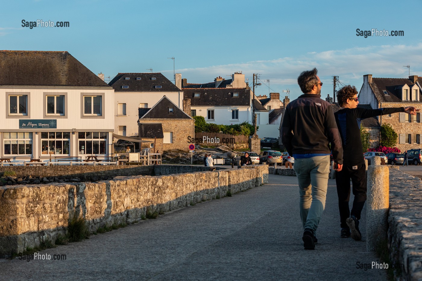 BALADE A PIED SUR LE PONT DE SAINT-CADO, BELZ, MORBIHAN, BRETAGNE, FRANCE 