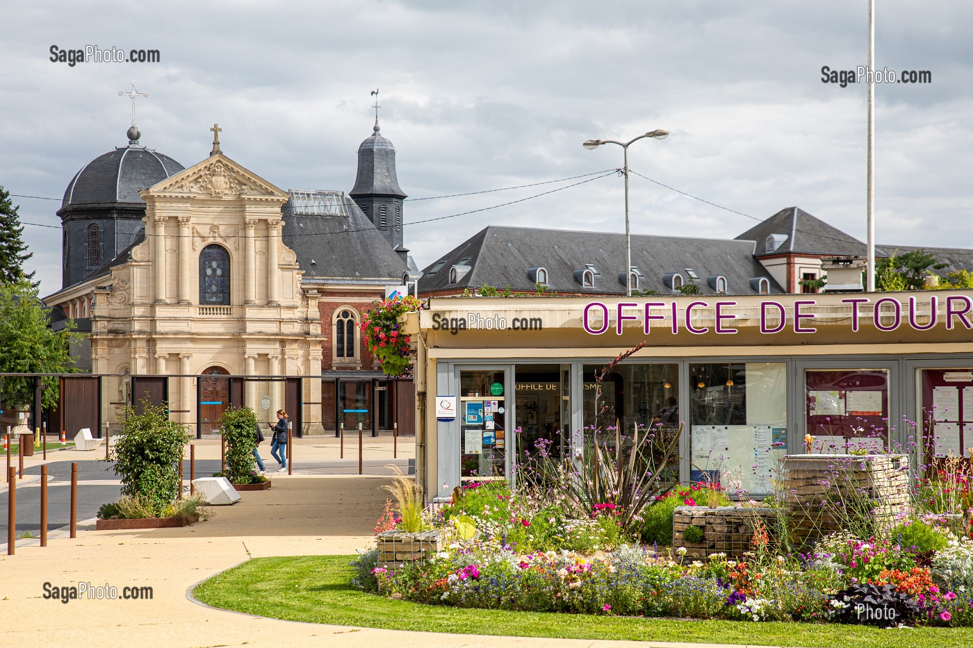 OFFICE DE TOURISME ET CHAPELLE DU CARMEL, SANCTUAIRE ET MEMORIAL DE SAINTE THERESE, LISIEUX, CALVADOS, NORMANDIE, FRANCE 