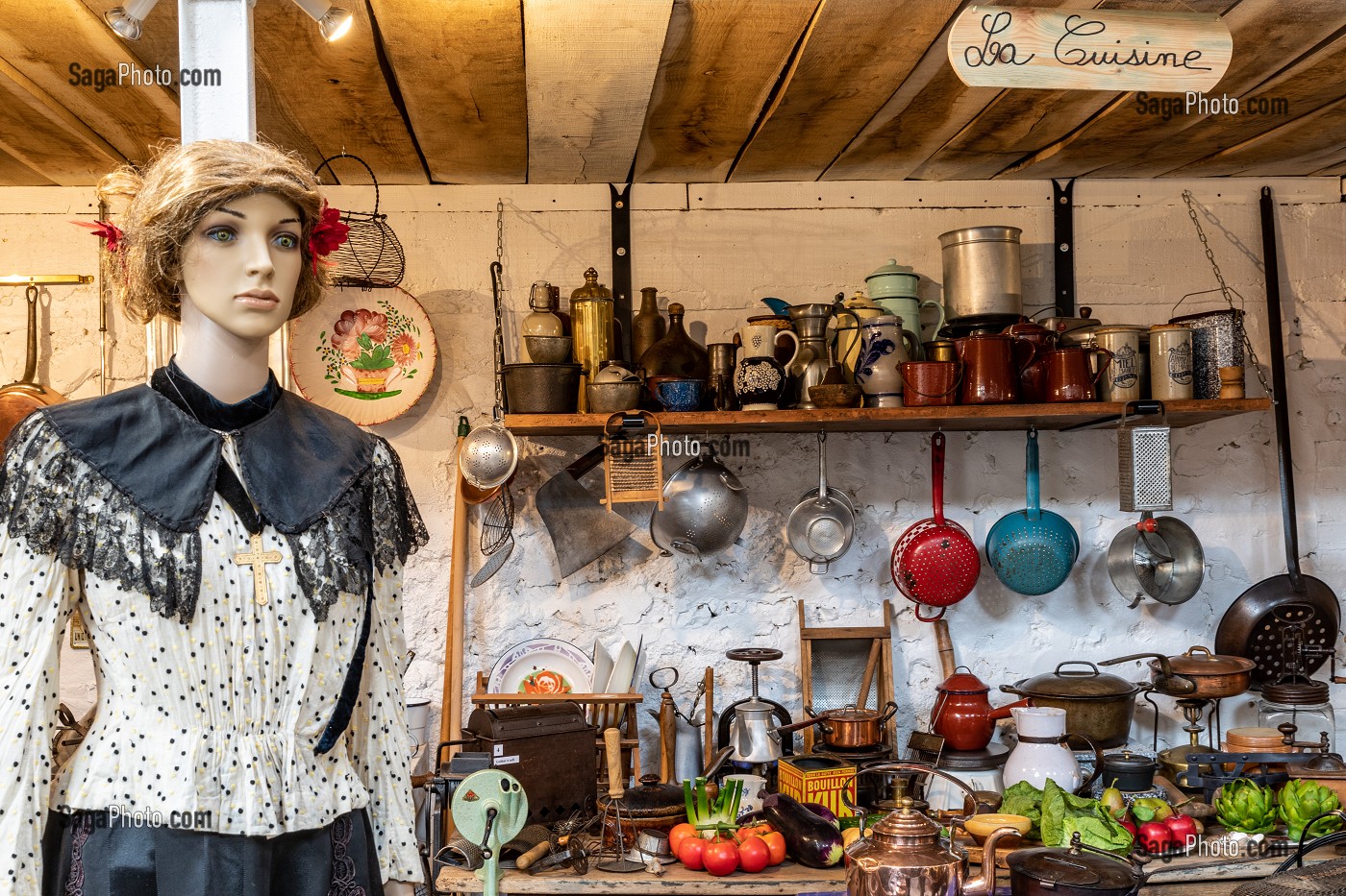 LA CUISINE D'EPOQUE, MUSEE VIE ET VIEUX METIERS D'AUTREFOIS, BRETEUIL, EURE, NORMANDIE, FRANCE 