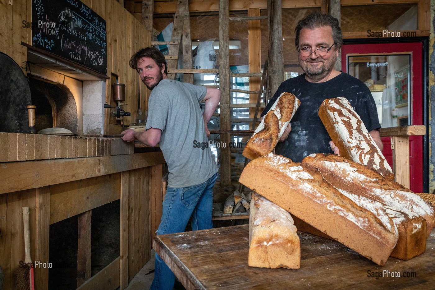 HERVE NORMAND, LE FOURNIL DES BOIS, BOULANGER DE PAIN BIO AU LEVAIN NATUREL, BOIS-ANZERAY, EURE, NORMANDIE, FRANCE 