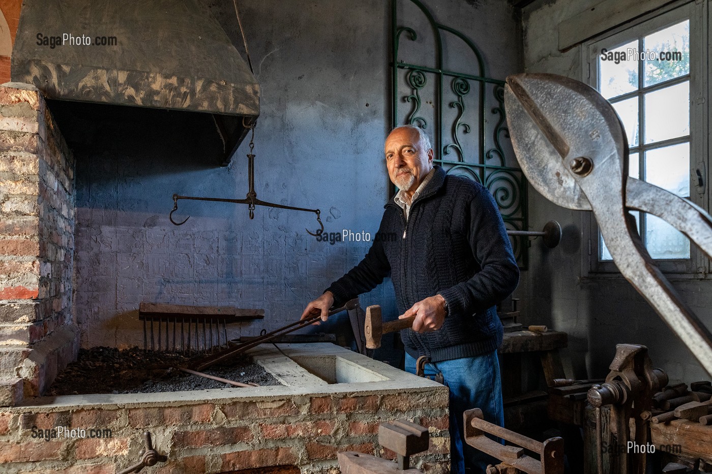 BERNARD LENOIR, PRESIDENT DU MUSEE DE LA FERRONNERIE, FRANCHEVILLE, EURE, NORMANDIE, FRANCE 