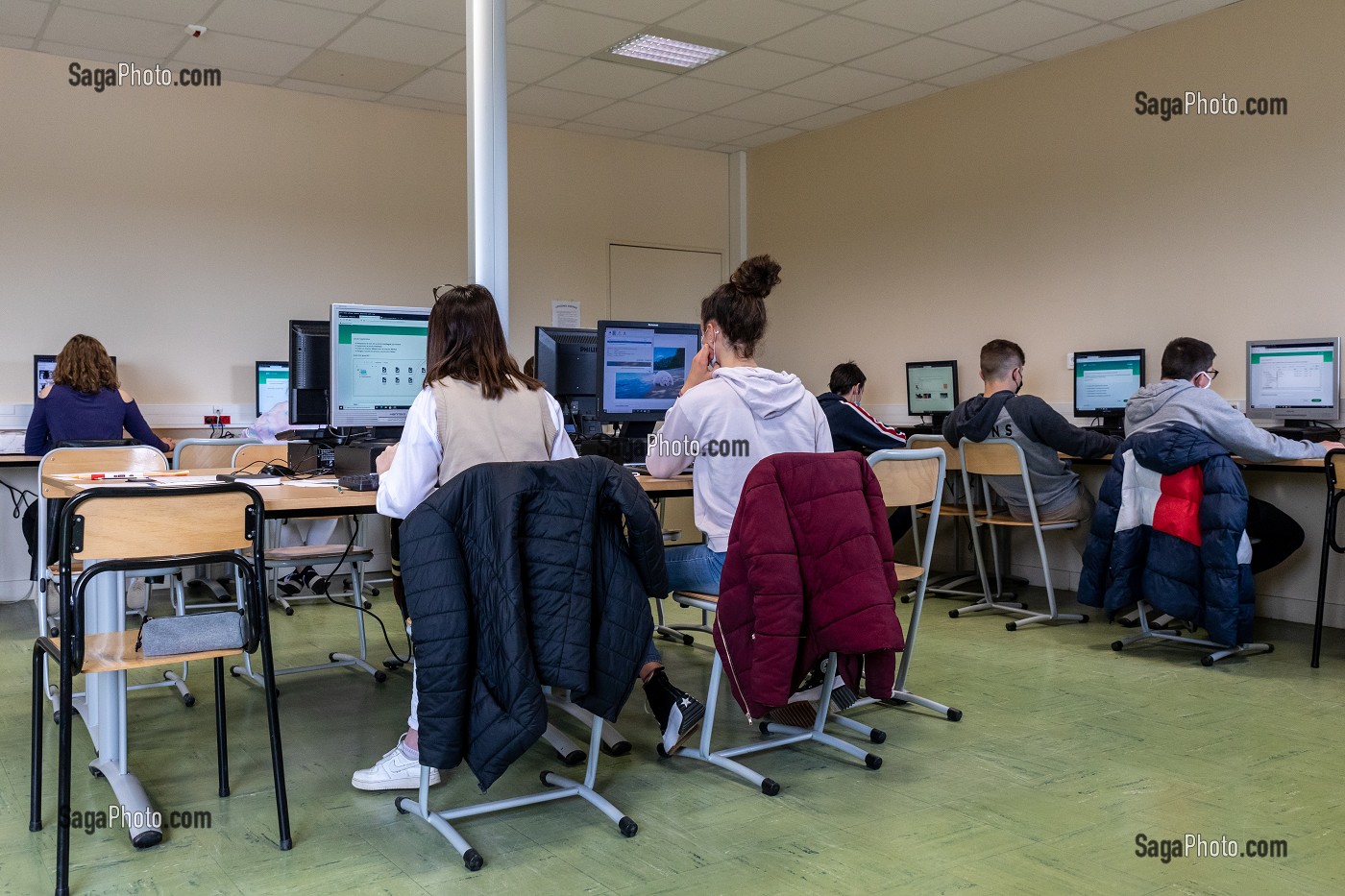 SALLE INFORMATIQUE, COLLEGE DE RUGLES, RUGLES, EURE, NORMANDIE, FRANCE 