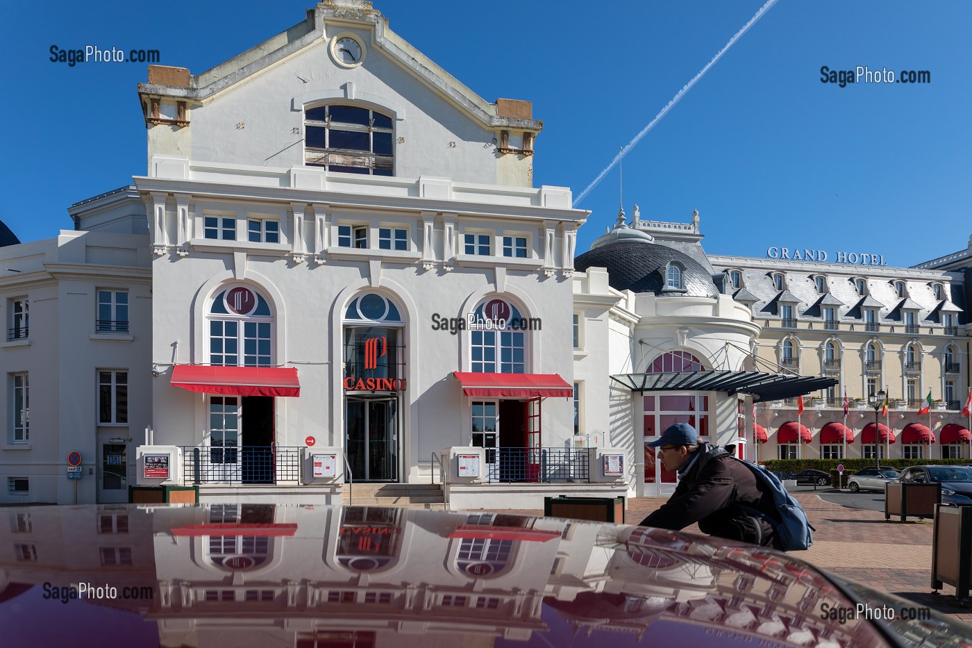 ENTREE DU CASINO DEVANT LE GRAND HOTEL, CABOURG, CALVADOS, NORMANDIE, FRANCE 