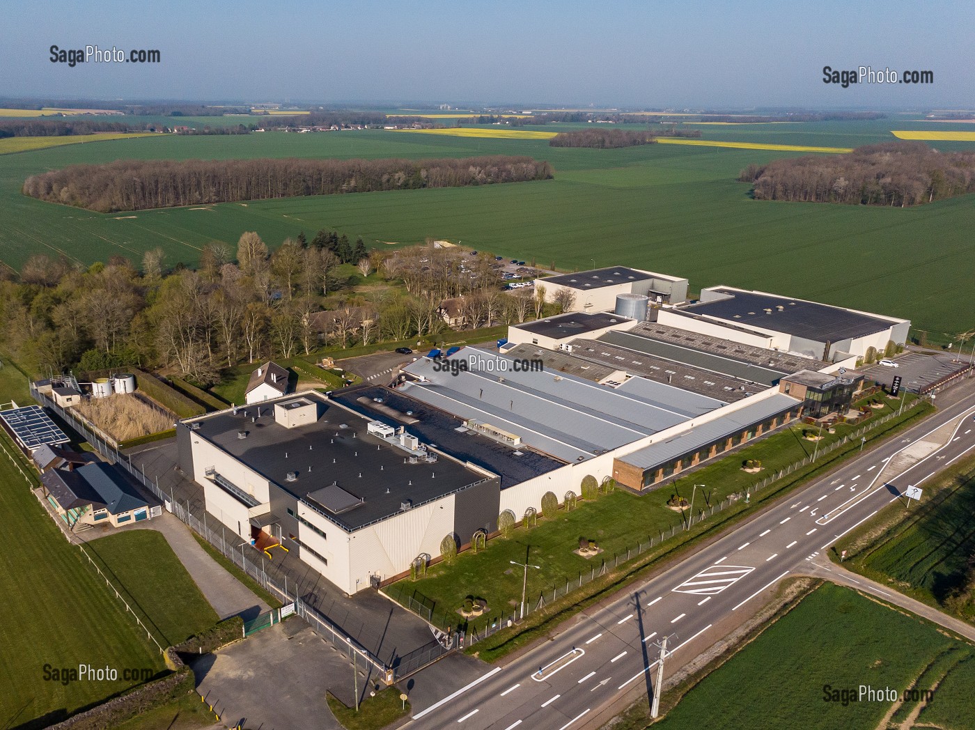 USINE DE FABRICATION DE CHOCOLATERIE CLUIZEL, VUE DE DRONE, DAMVILLE, MESNIL-SUR-ITON, EURE, NORMANDIE, FRANCE 