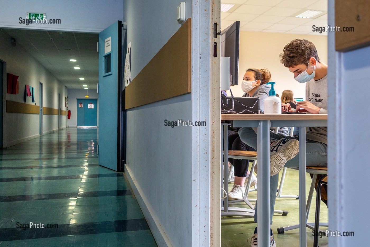 SALLE DE COURS INFORMATIQUE ET COULOIRS, COLLEGE DE RUGLES, RUGLES, EURE, NORMANDIE, FRANCE 