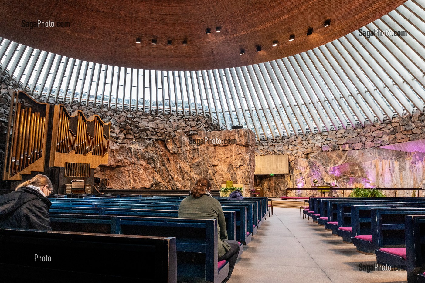 EGLISE TEMPPELIAUKIO, EGLISE SOUTERRAINE RECOUVERTE D'UNE COUPOLE DE CUIVRE, HELSINKI, FINLANDE, EUROPE 