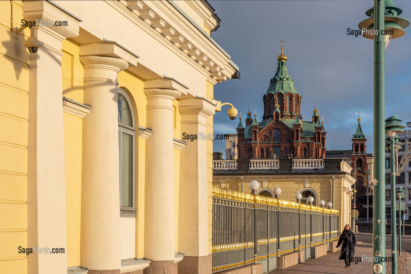 CATHEDRALE OUSPENSKI, CENTRE DE L'EGLISE ORTHODOXE DE FINLANDE, VUE DEPUIS LA FACADE DU PALAIS PRESIDENTIEL, HELSINKI, FINLANDE, EUROPE 