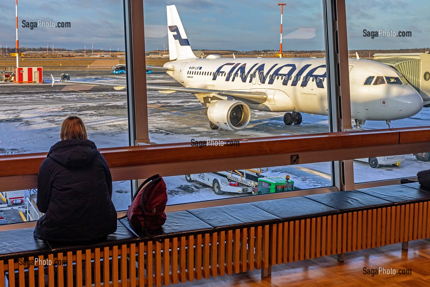 AVION DE LA COMPAGNIE FINNAIR SUR LE TARMAC DE L'AEROPORT D'HELSINKI, FINLANDE, EUROPE 